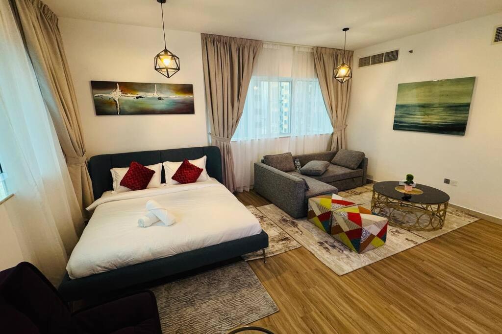 Pride -Spacious 3Br Luxury Apartment Close To The Metro Station Dubai Eksteriør bilde